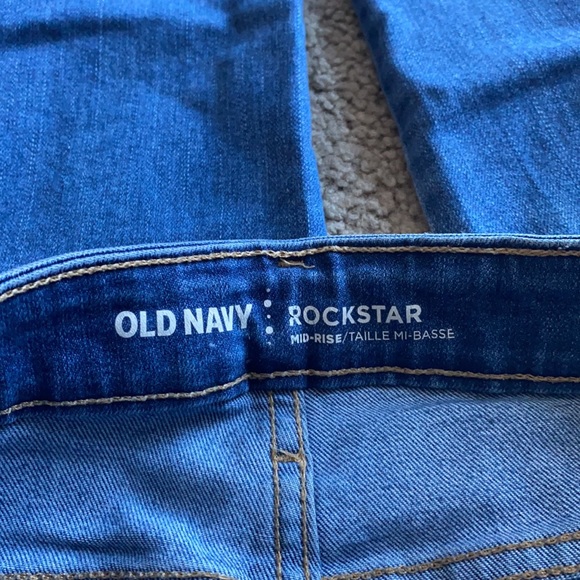 Old Navy Mid-Rise Rockstar Skinny Jeans - Picture 4 of 5